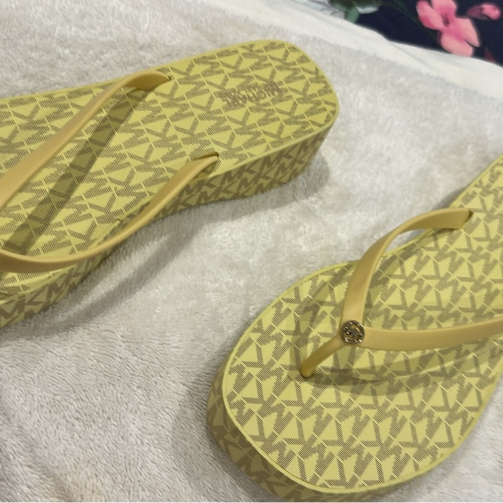 Michael Kors Yellow Patterned Flip-Flops